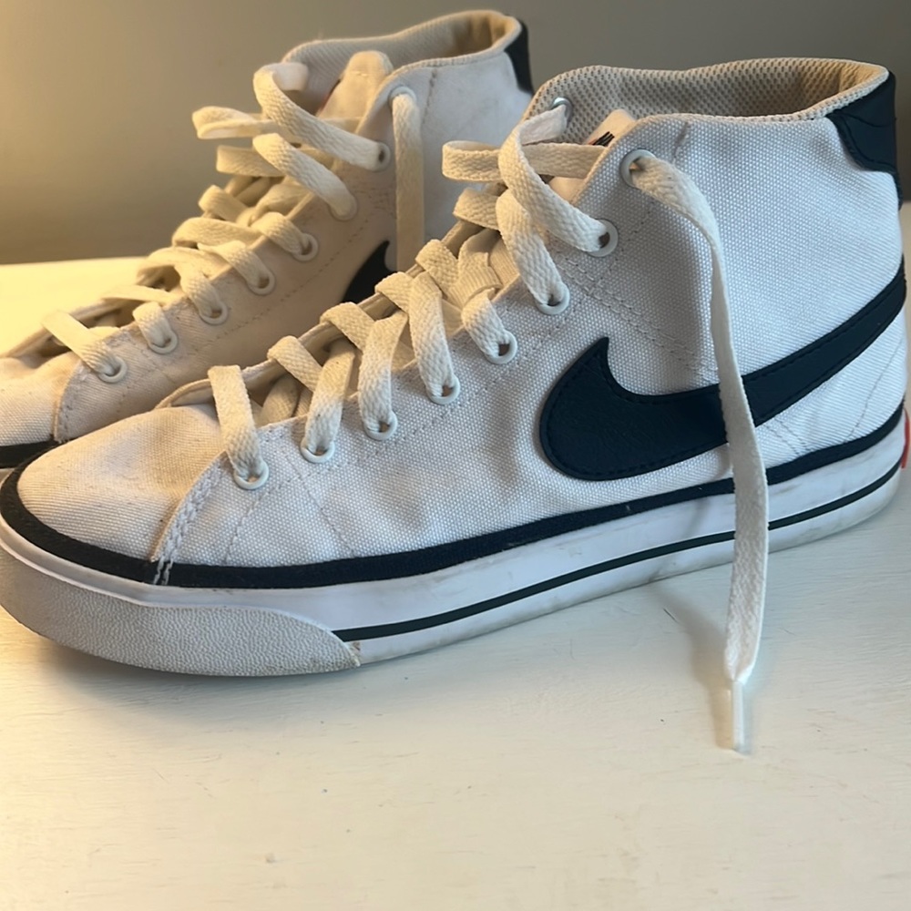 Nike women’s court legacy canvas mid